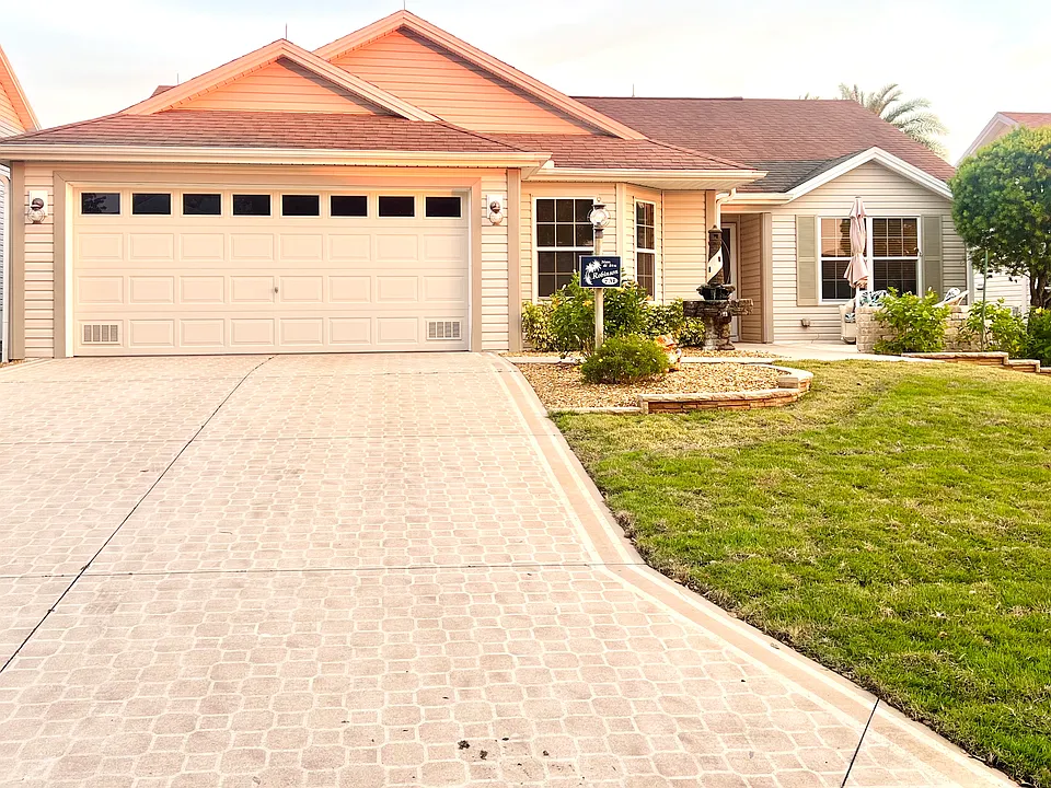 731 Baisley Trl