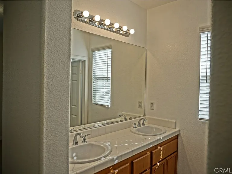 1372 McFadden Dr — Photo 17