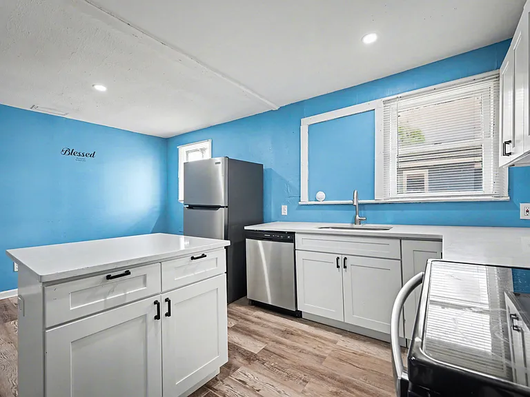 250 Vernis Ave — Photo 6