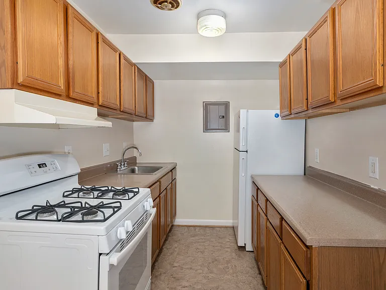 Hancock Apartments — Photo 2