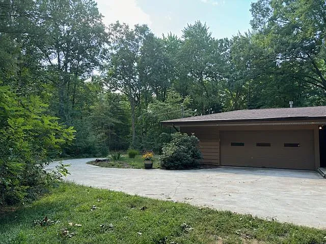858 E Wheeler Rd — Photo 3