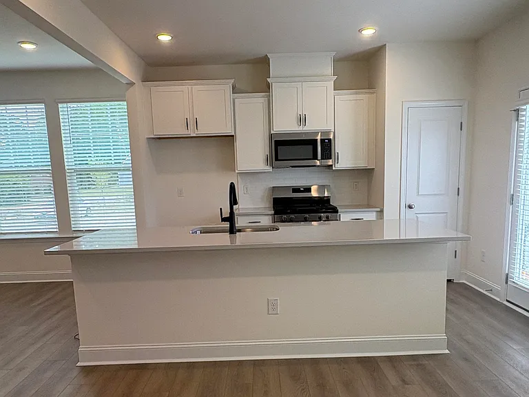 954 Kensley Grove Ln — Photo 3
