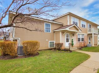 12 Wildwood Ct, Vernon Hills, IL 60061