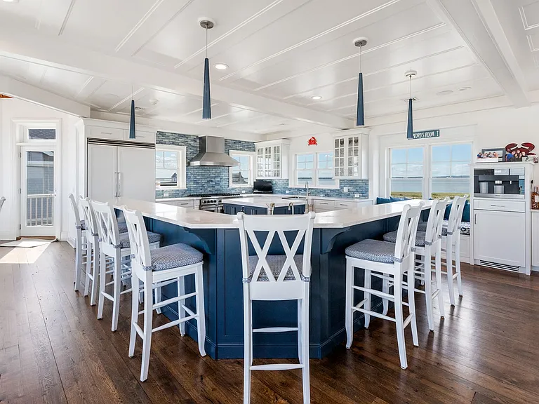 743 Dune Rd — Photo 4