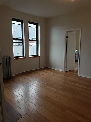 Rented by MCR Realty | media 6