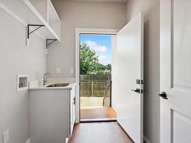 1326 Harrison Ave — Photo 6