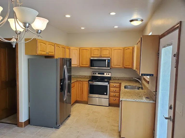 834 S 6th St — Photo 2