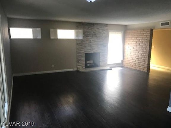 3rd image of 2749 Heritage Cir
