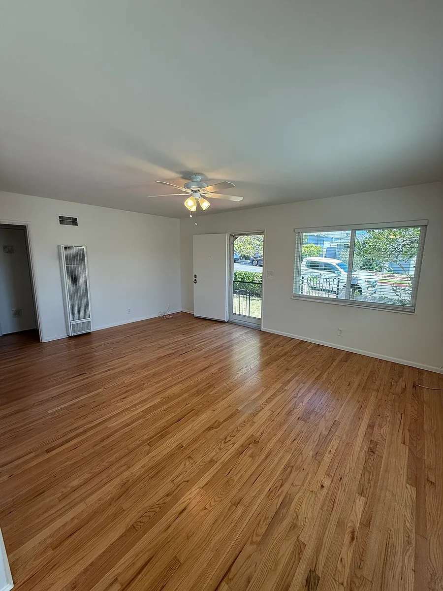 Building Photo - 1027 E De La Guerra St #1