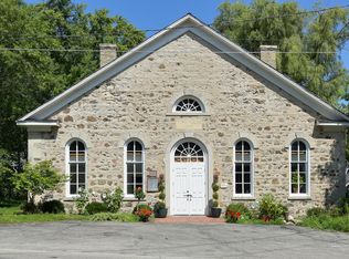 236 Hamilton Rd, Cedarburg, WI 53012