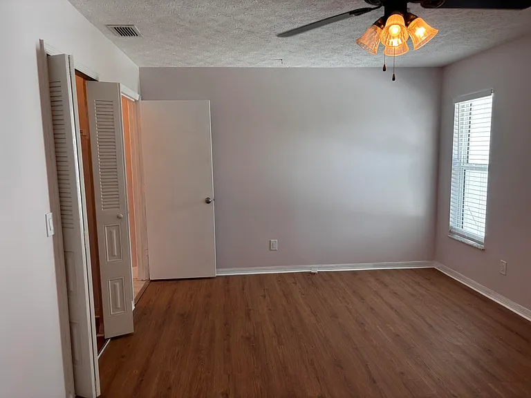 450 SW Eyerly Ave — Photo 15