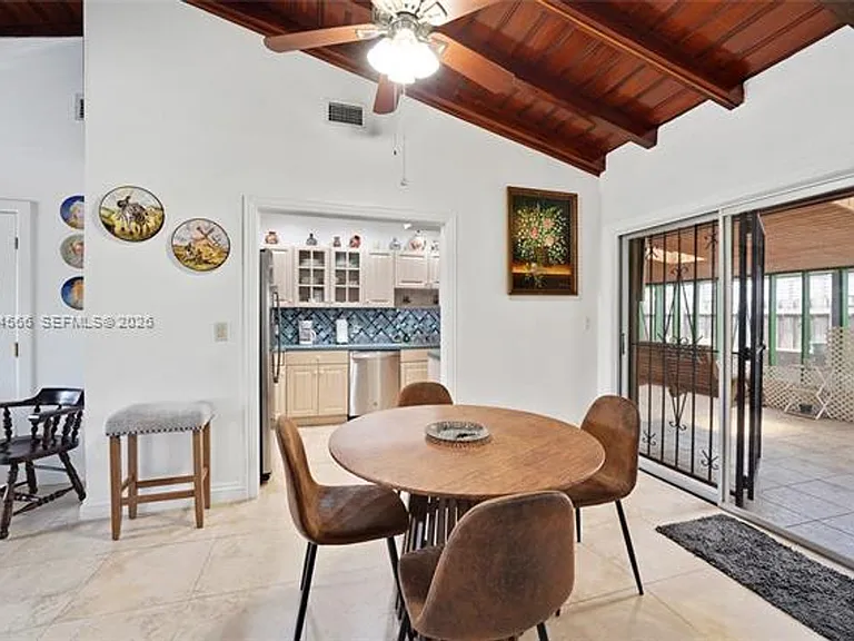 2834 SW 33rd Ave — Photo 7