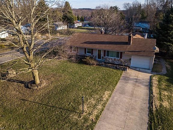 4th image of 122 Elmwood Dr