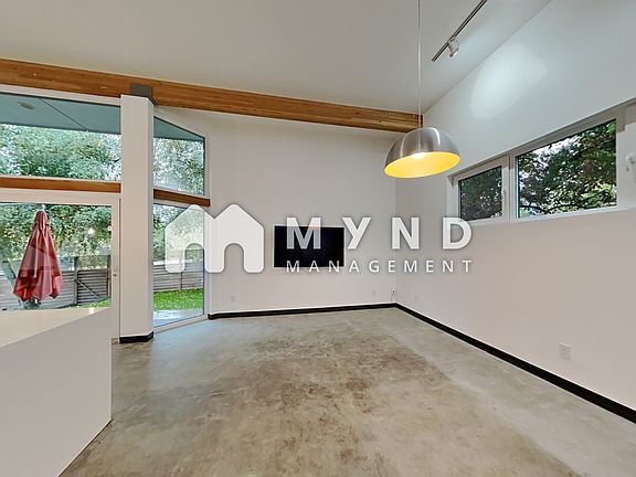 5th image of 2800 Montlake Blvd E