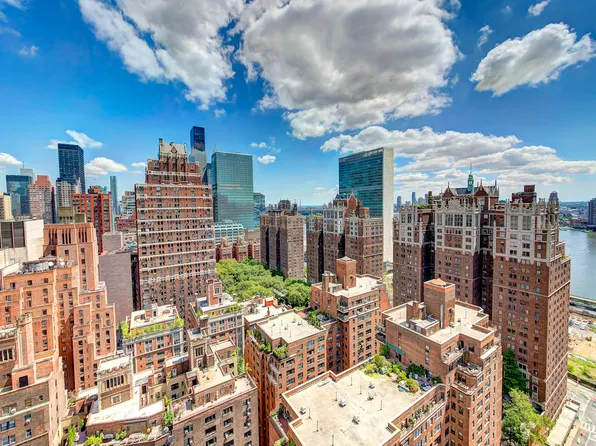 300 East 40th Street image 8 of 15