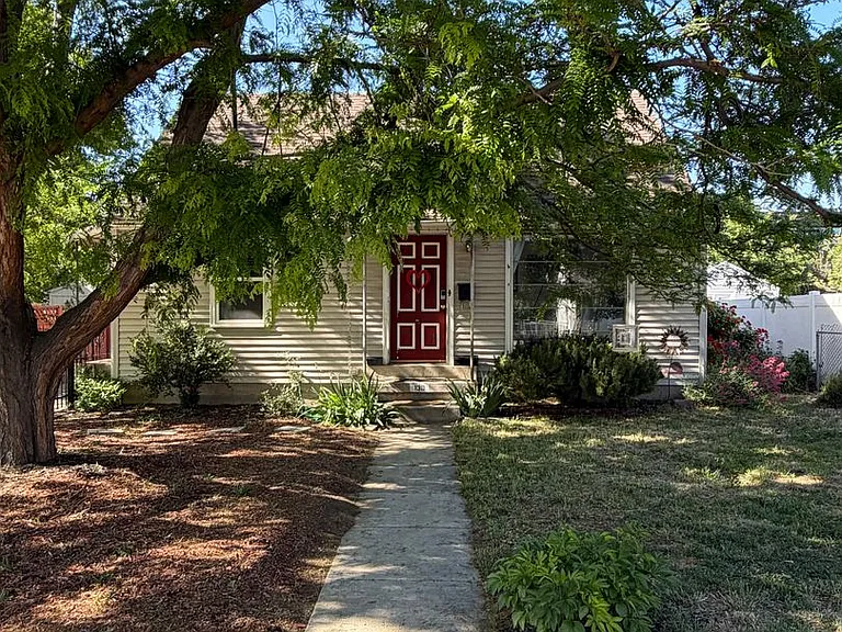 130 W Westwood Ave — Photo 2