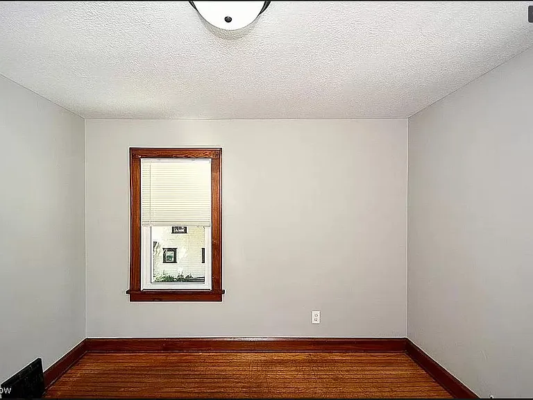 600 Columbus Ave NW — Photo 16