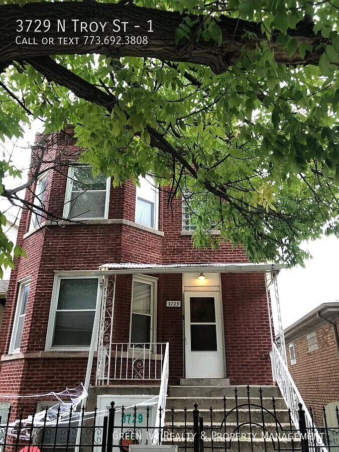 Beautifully Rehabbed Apartment in Irving Park w/ Central Heat and Air! — Photo 1