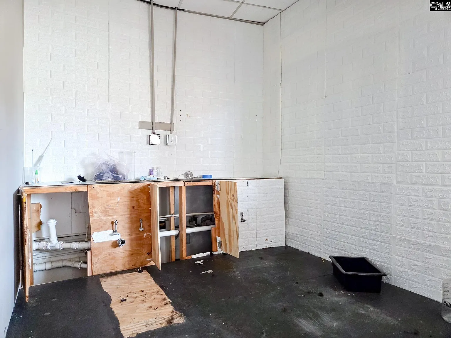Studio, 2000 sqft, $1,700 — Photo 3