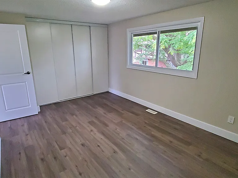 33 Berkley Dr — Photo 13