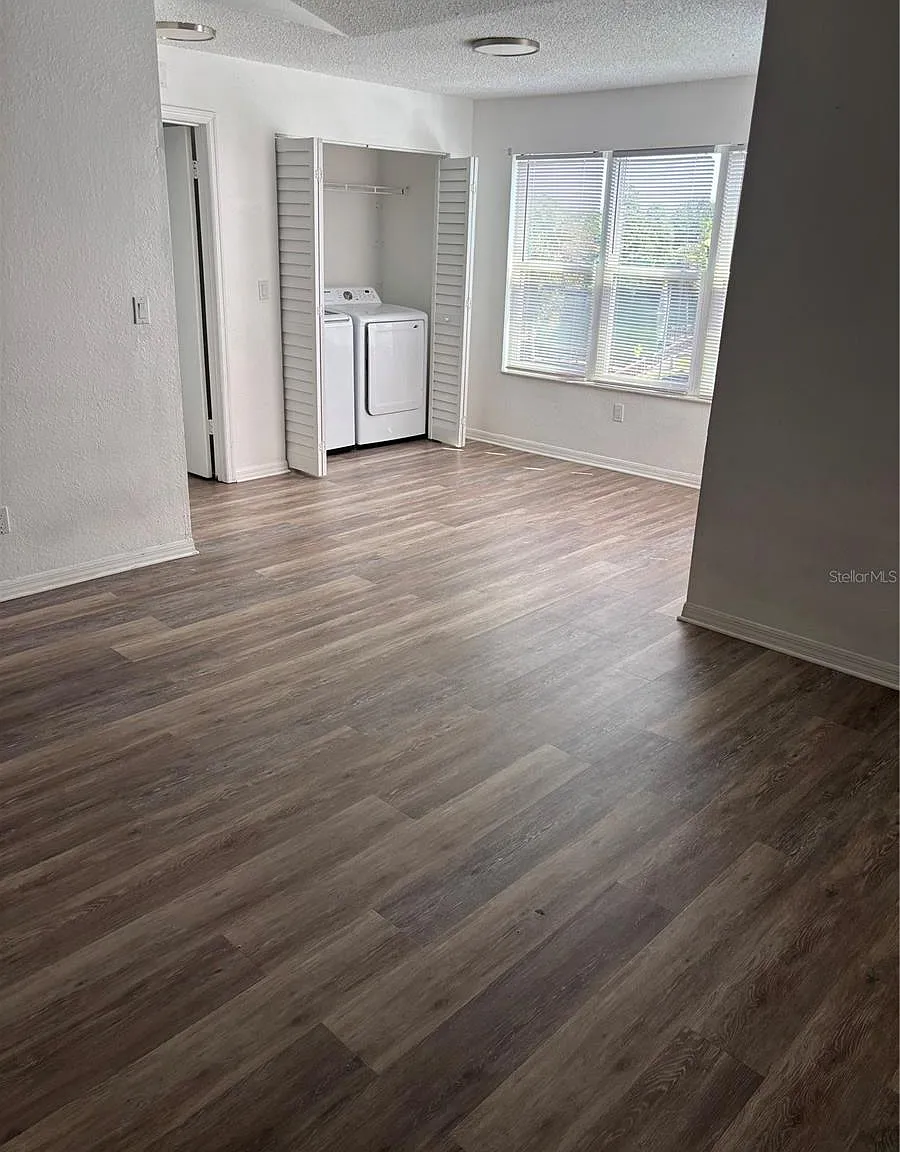 2 bed, 1054 sqft, $1,600 — Photo 2