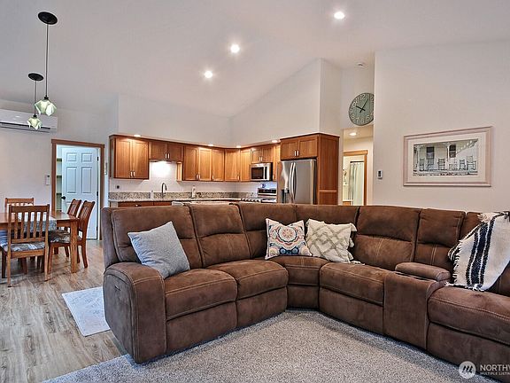 4th image of 2903 Hi Crest Road