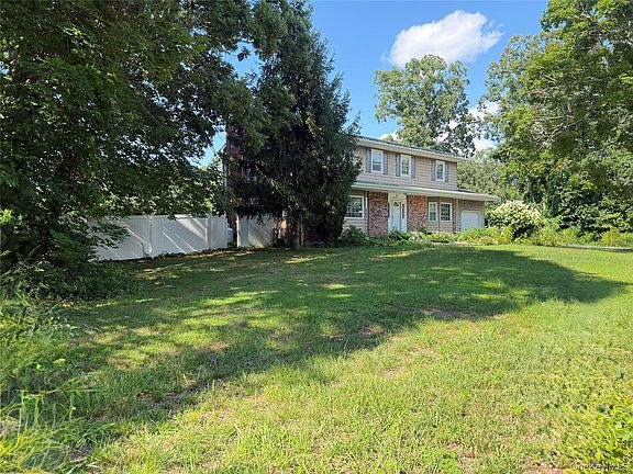 2nd image of 7 Estates Drive