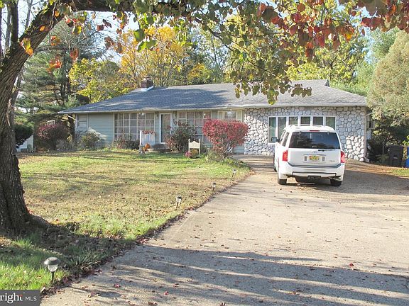 3rd image of 1639 Perkins Ln