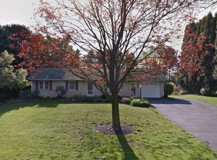 221 Maple Ln, Mechanicsburg, PA 17055