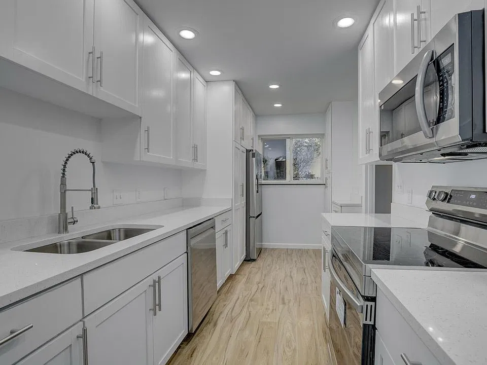 2111 Sutton Ave #K