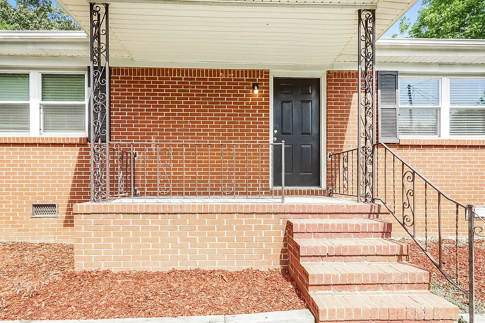 2 bed, 1.0 bath, 972 sqft, $1,680 — Photo 3