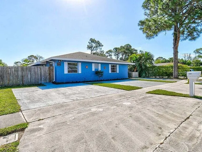 9046 E Highland Pines Blvd — Photo 1