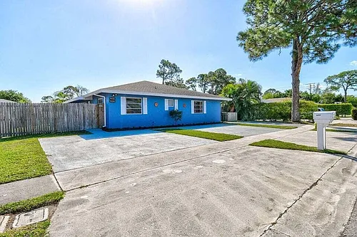 9046 E Highland Pines Blvd Photo 1