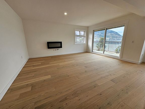 5th image of 578 Lakeshore Dr W #402