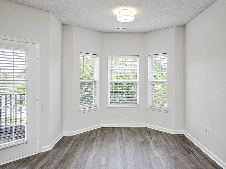 Autumn Grove Apartments — Photo 53