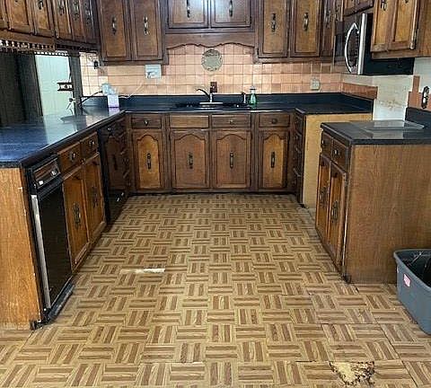 4th image of 810 Mill Creek Rd