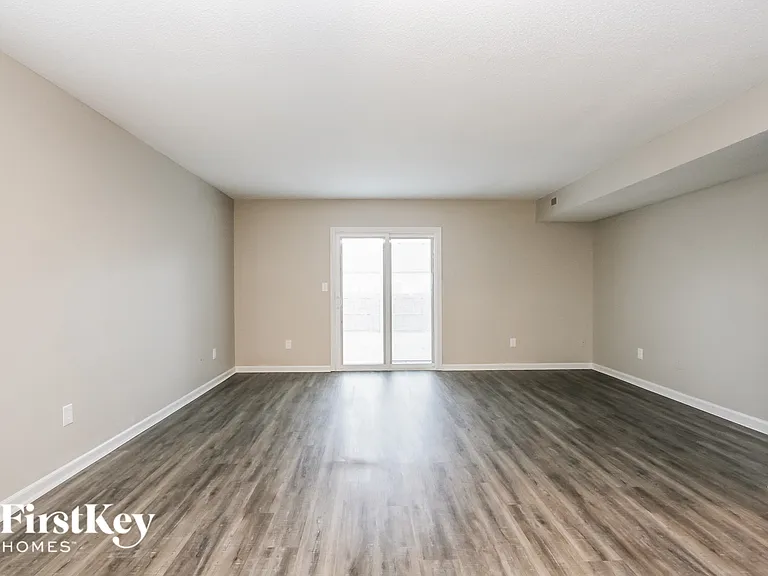 37 Lasalle Ln — Photo 2