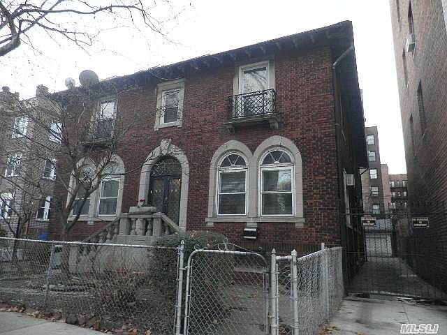 1st image of 2831 University Ave