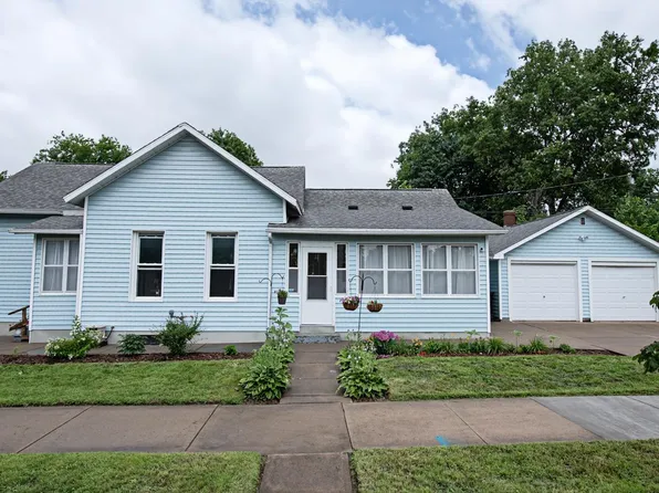 378 E 8th St, Winona, MN 55987