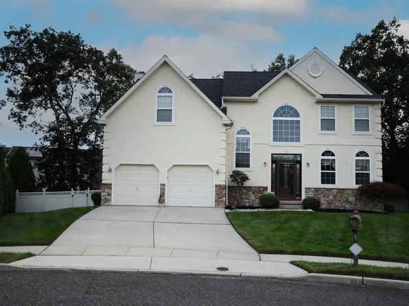 8 Gander Ct, Sicklerville, NJ 08081