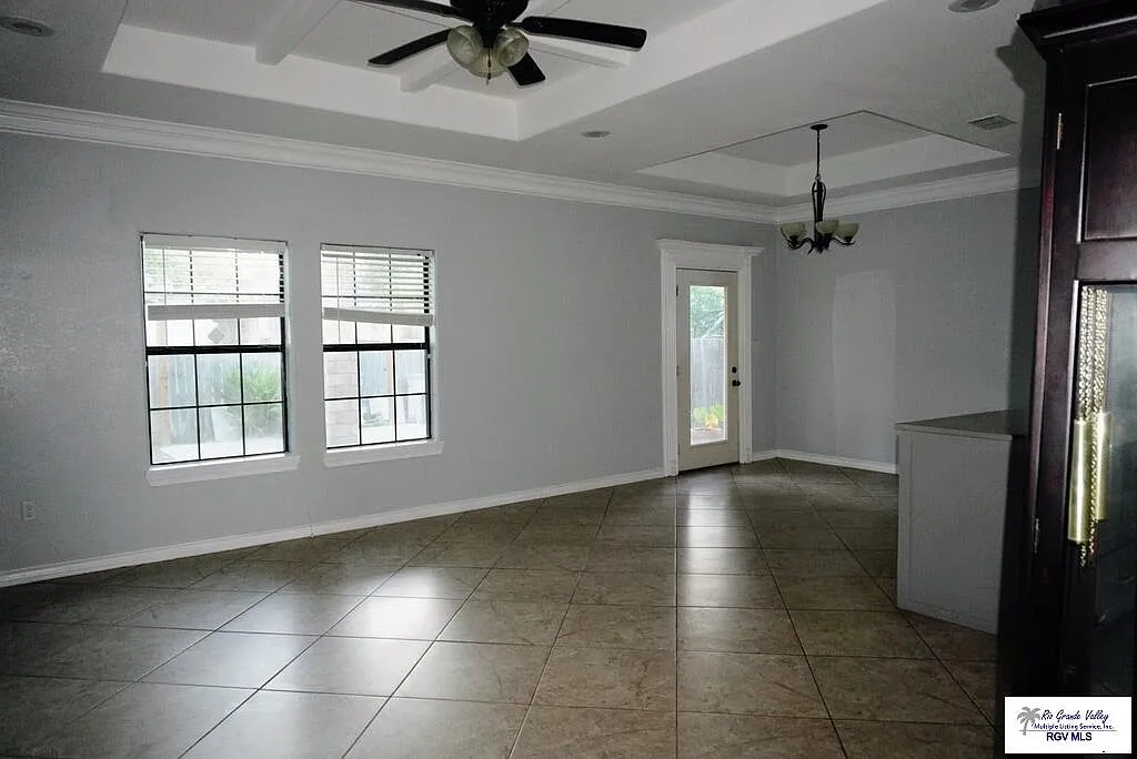3 bed, 2.0 bath, 1460 sqft, $1,950 — Photo 3
