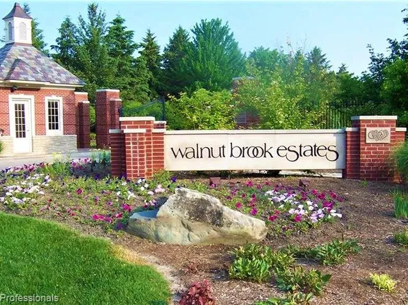 2530 W South Blvd, Rochester, MI 48309