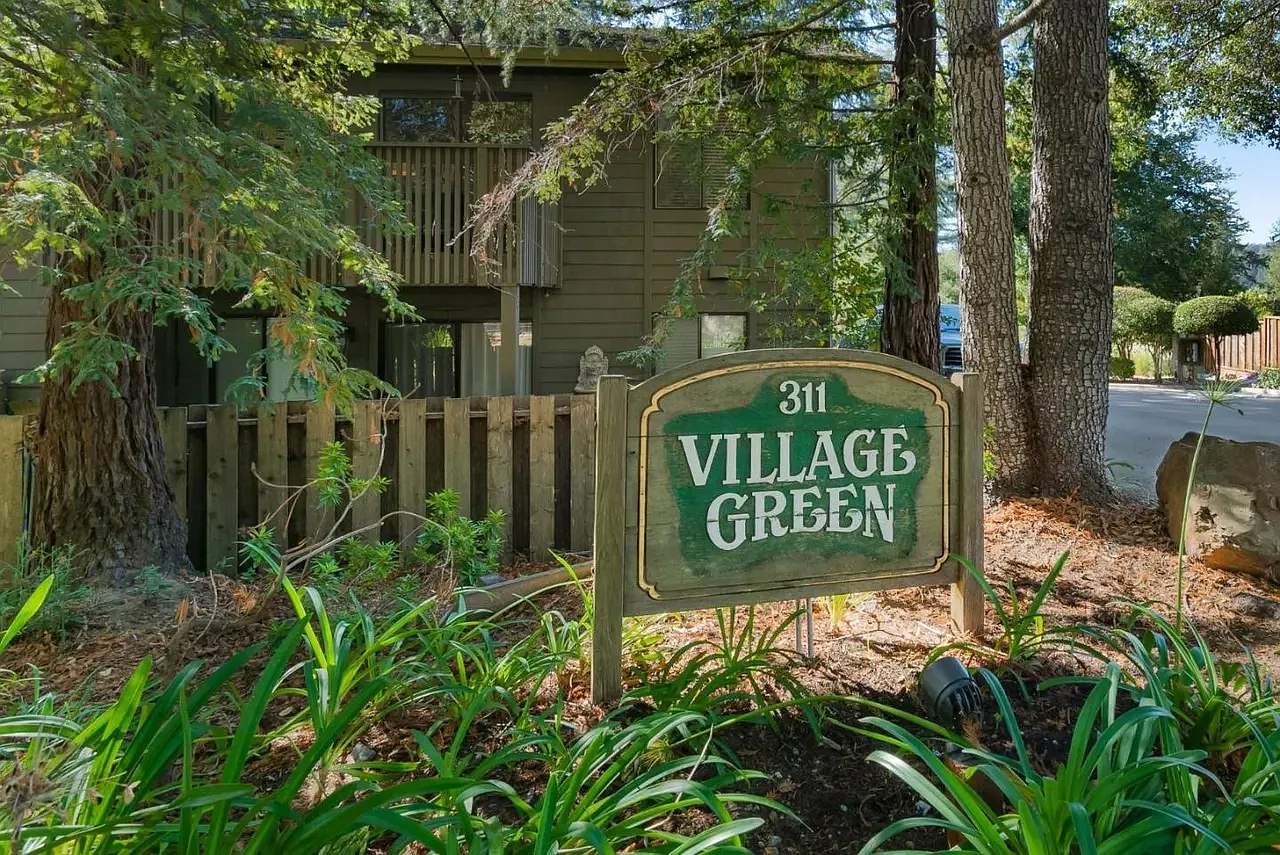 2 bed, 1012 sqft, $2,650 — Photo 3