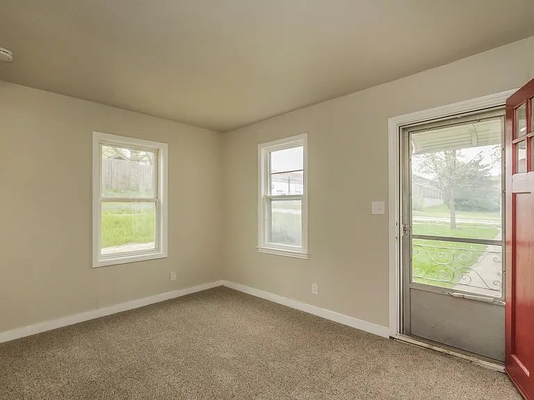 204 E Franklin Ave — Photo 7