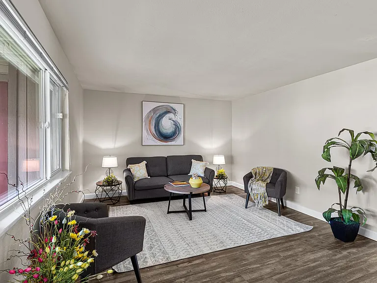 Irving Place Apartments — Photo 90