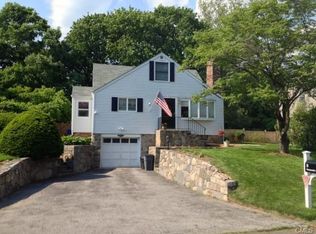 9 Honeysuckle Dr, Norwalk, CT 06851