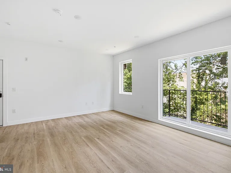 613 N Brooklyn St #7 — Photo 4