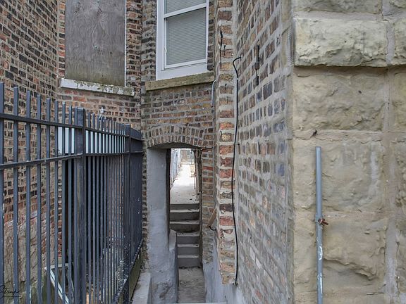 5th image of 4121 W Arthington St