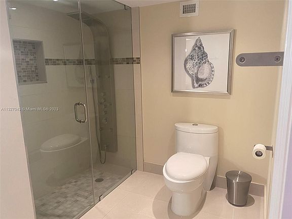 3rd image of 6039 Collins Ave APT 935