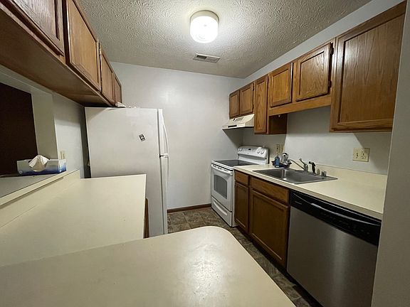 3rd image of 23242 Rosewood Ct #1064-1
